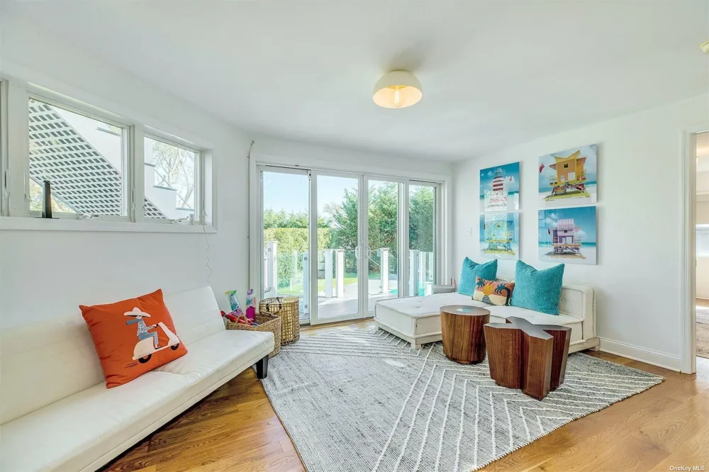 25 Exchange Westhampton Beach, NY 11978