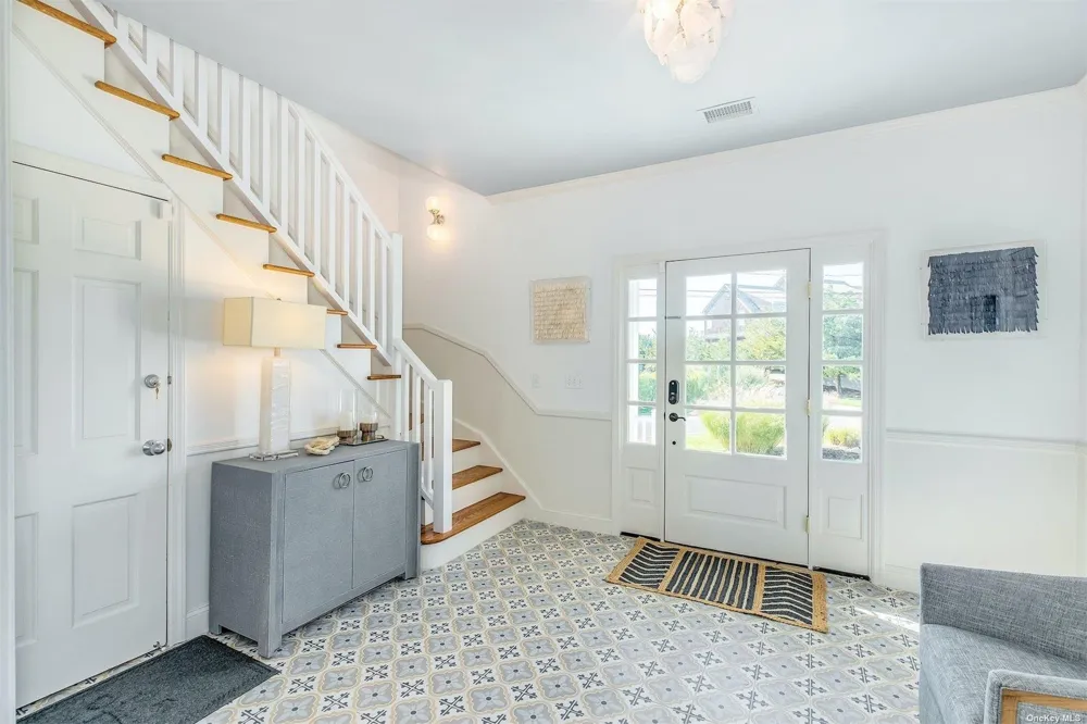 25 Exchange Westhampton Beach, NY 11978