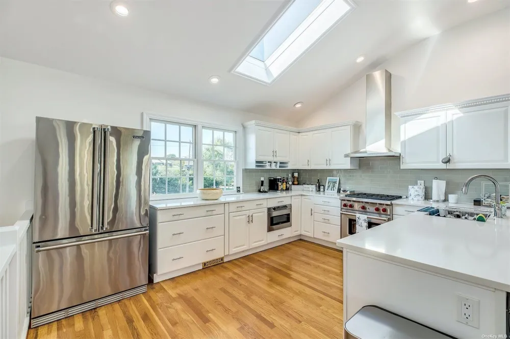 25 Exchange Westhampton Beach, NY 11978