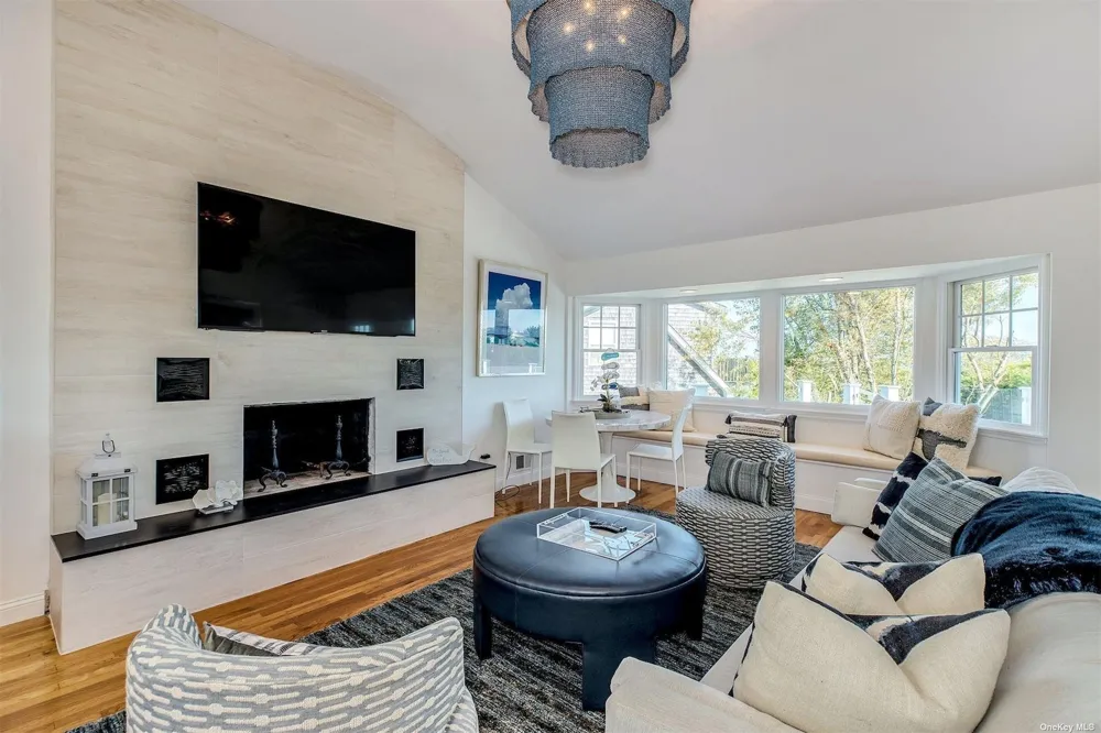 25 Exchange Westhampton Beach, NY 11978