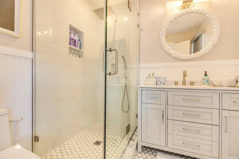 25 Exchange Westhampton Beach, NY 11978