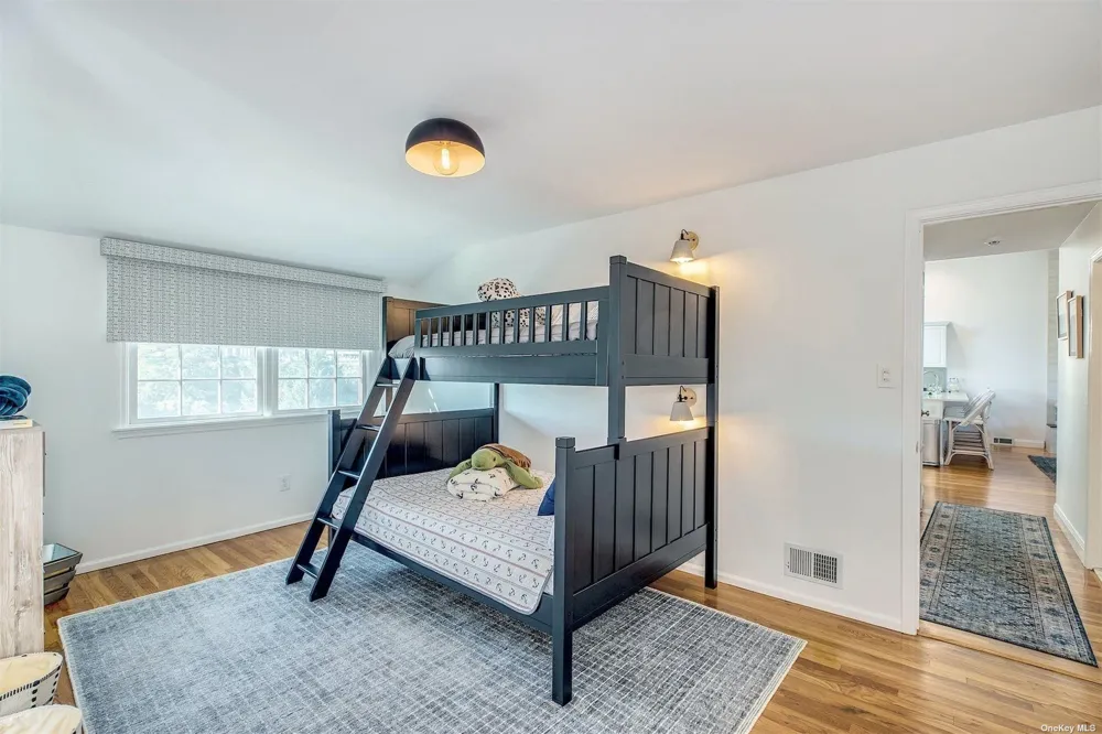 25 Exchange Westhampton Beach, NY 11978