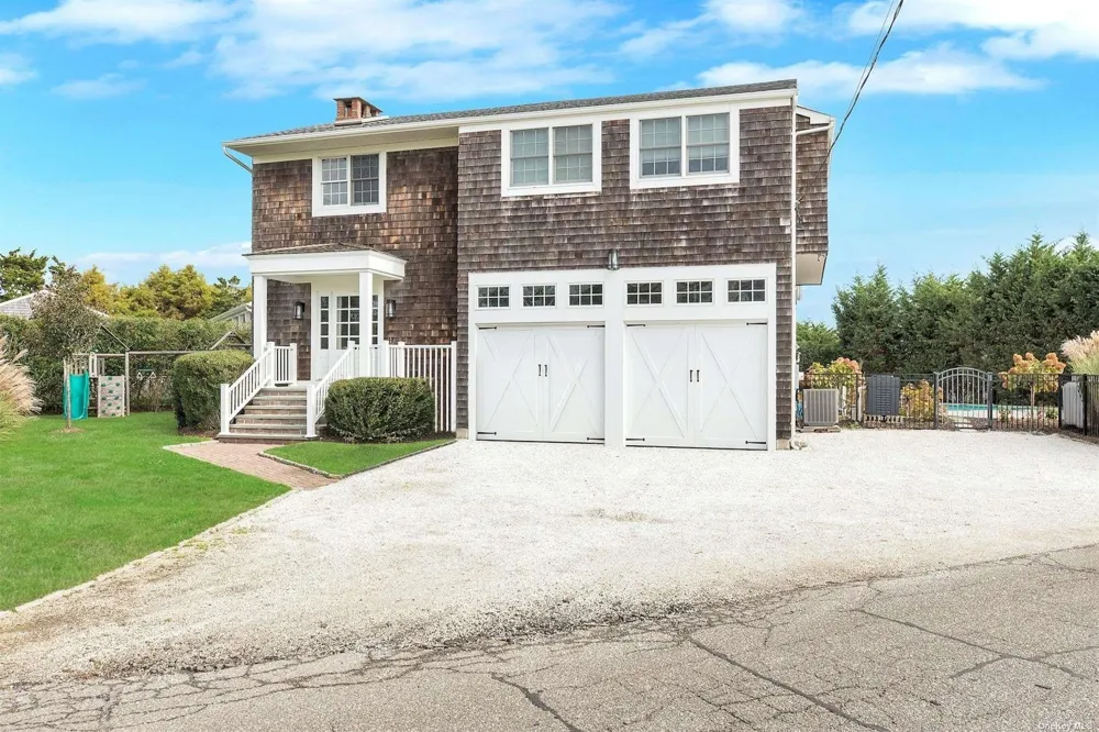 25 Exchange Westhampton Beach, NY 11978
