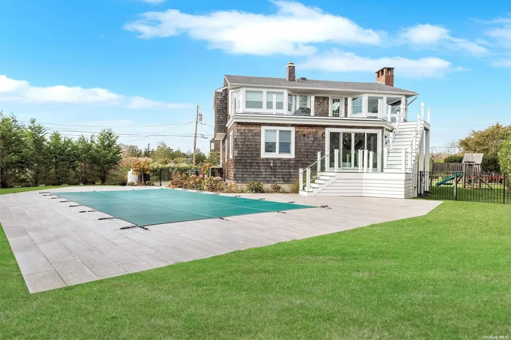 25 Exchange Westhampton Beach, NY 11978