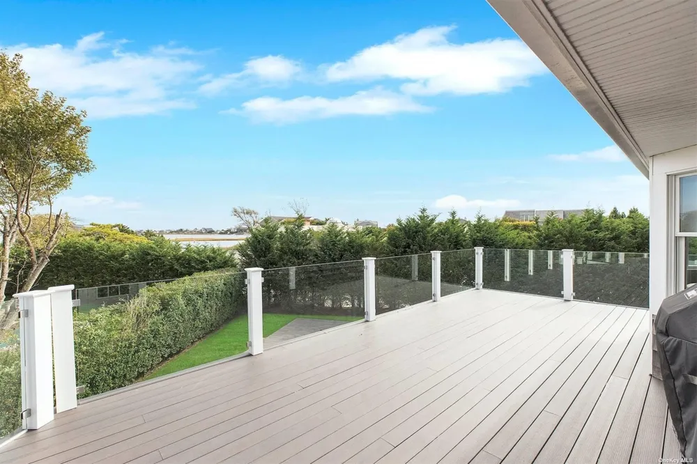 25 Exchange Westhampton Beach, NY 11978