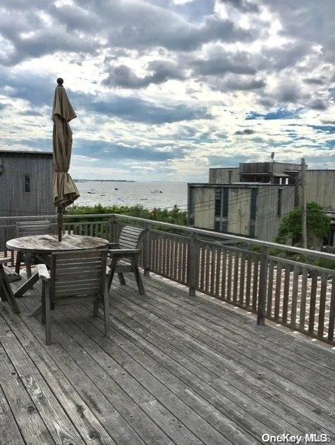 320 Frigate Rdw Ocean Beach, NY 11770