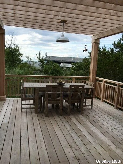 320 Frigate Rdw Ocean Beach, NY 11770