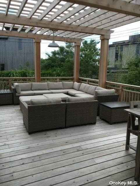 320 Frigate Rdw Ocean Beach, NY 11770