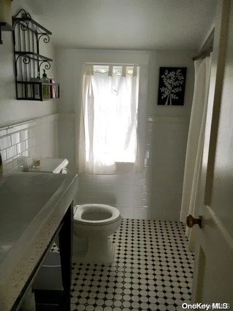 320 Frigate Rdw Ocean Beach, NY 11770