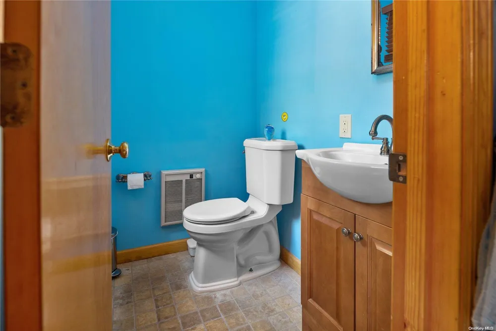 61 Ocean Road Ocean Beach, NY 11770