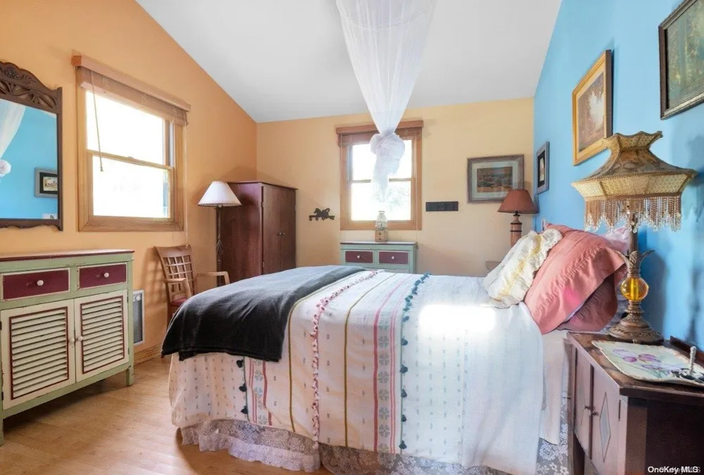61 Ocean Road Ocean Beach, NY 11770