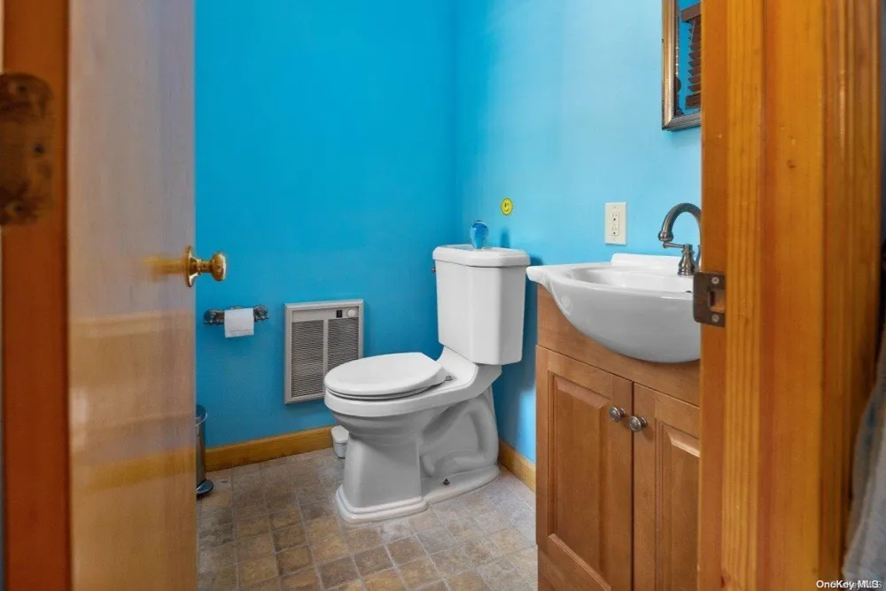 61 Ocean Road Ocean Beach, NY 11770