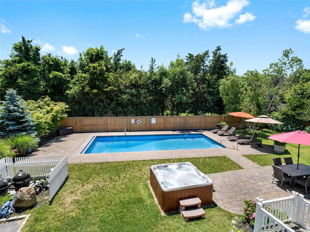 4 White Lane Hampton Bays, NY 11946