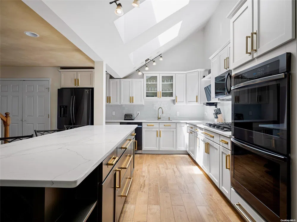 4 White Lane Hampton Bays, NY 11946