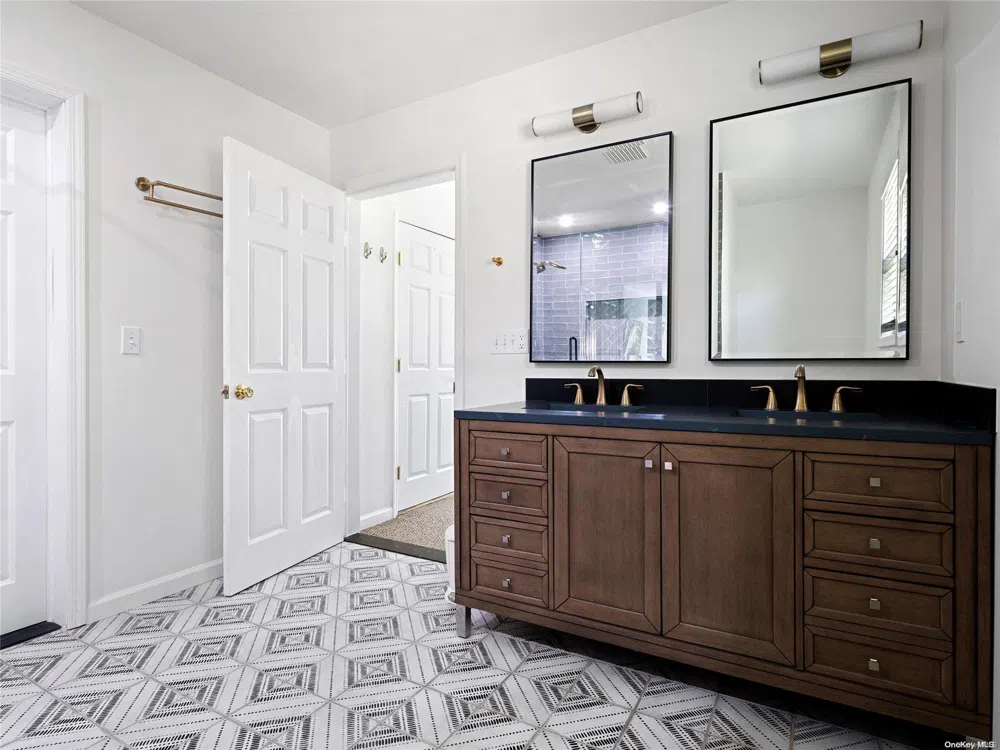 4 White Lane Hampton Bays, NY 11946