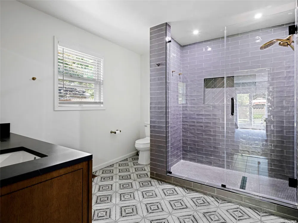 4 White Lane Hampton Bays, NY 11946