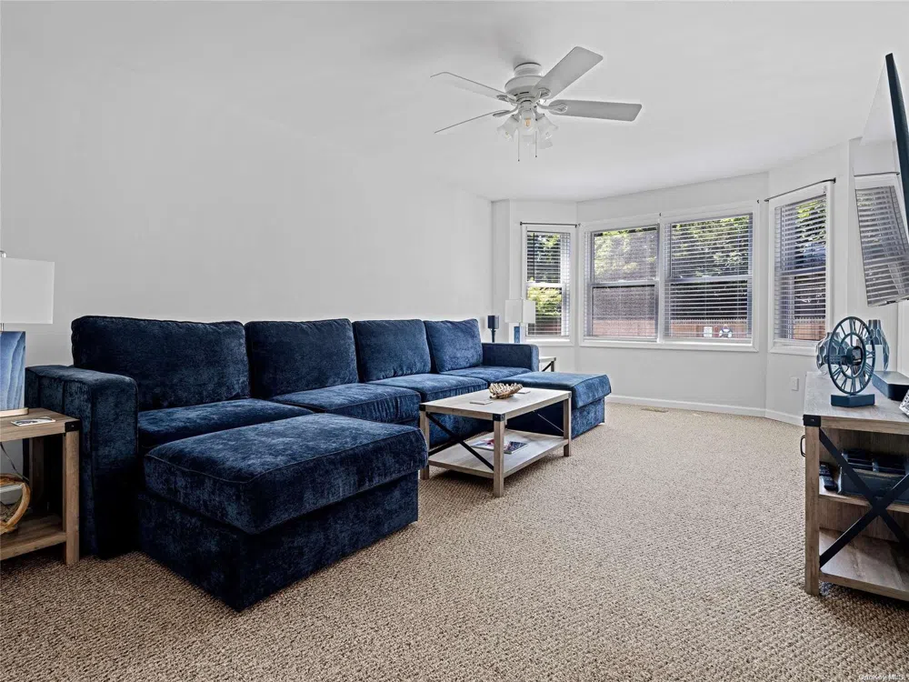 4 White Lane Hampton Bays, NY 11946