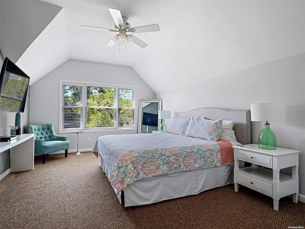 4 White Lane Hampton Bays, NY 11946