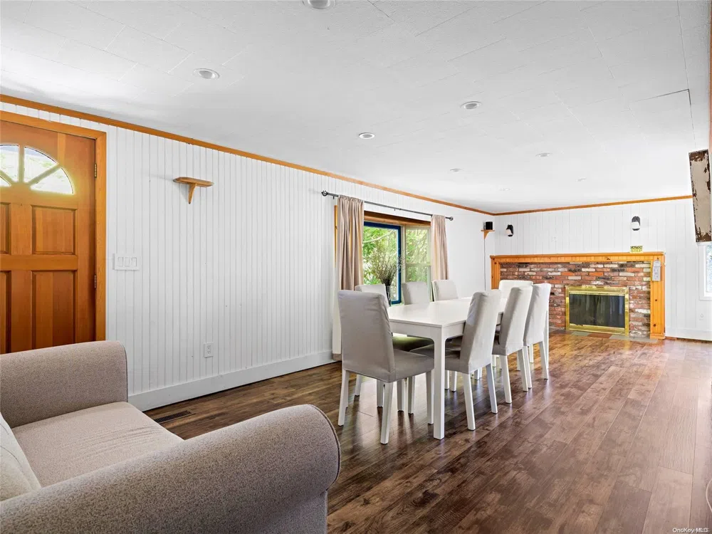 4 White Lane Hampton Bays, NY 11946