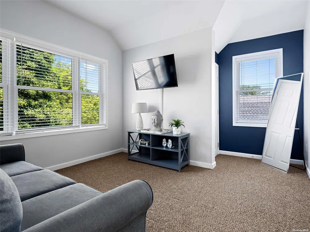 4 White Lane Hampton Bays, NY 11946