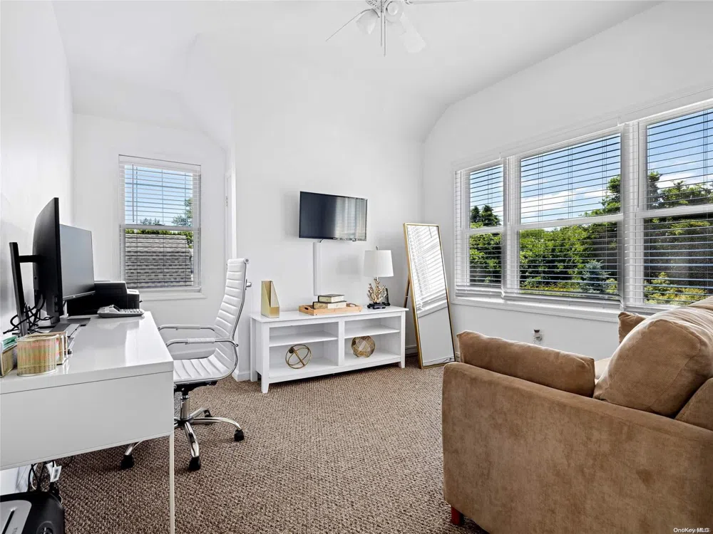 4 White Lane Hampton Bays, NY 11946