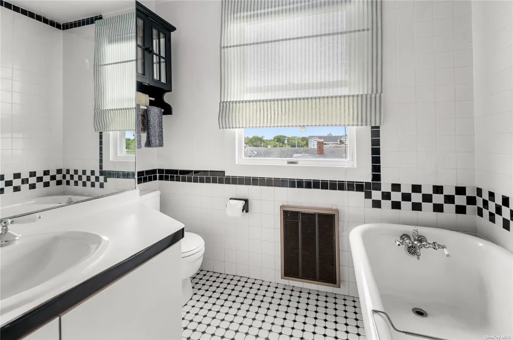 300 Cottage Walk Ocean Beach, NY 11770