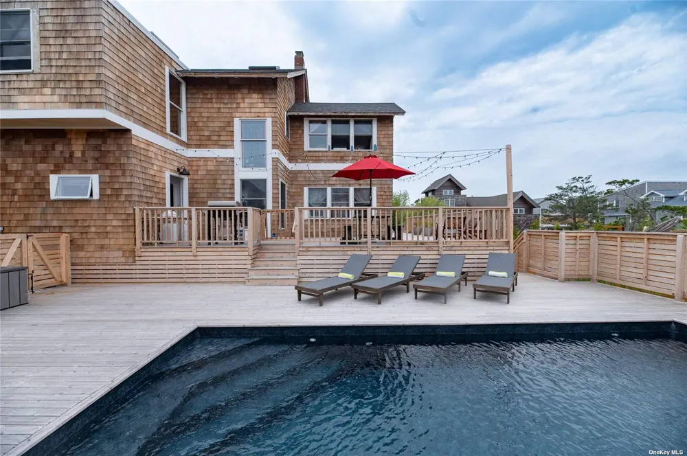 300 Cottage Walk Ocean Beach, NY 11770