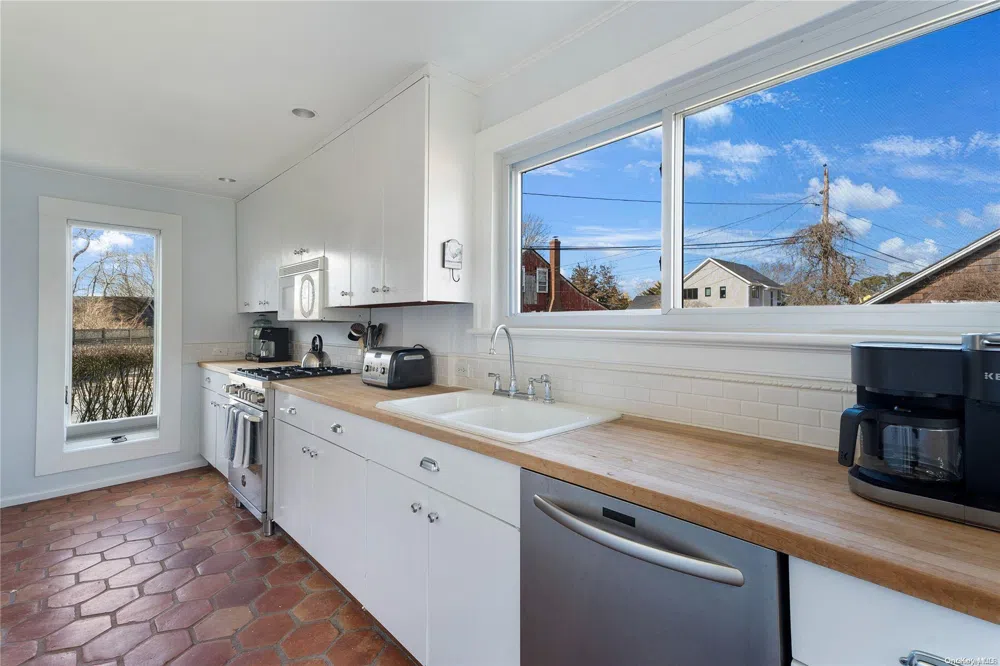 1 Village Lane Quogue, NY 11959