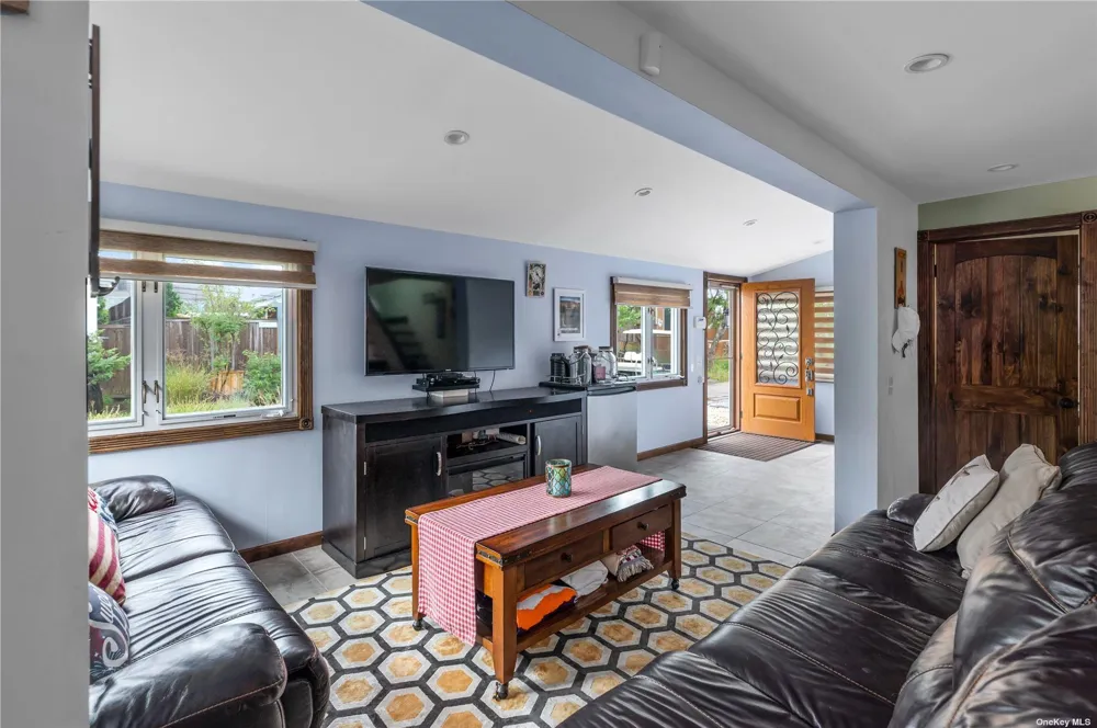 289 Cottage Walk Ocean Beach, NY 11770