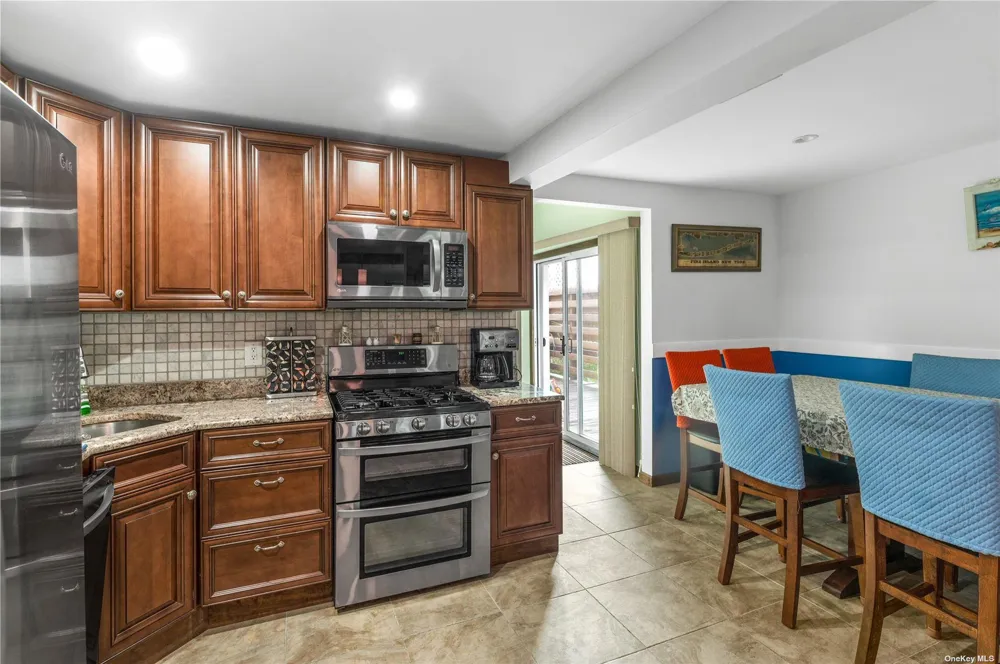 289 Cottage Walk Ocean Beach, NY 11770