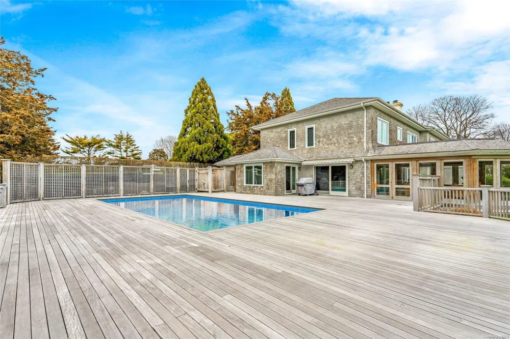 13 Quogo Neck Lane Quogue, NY 11959