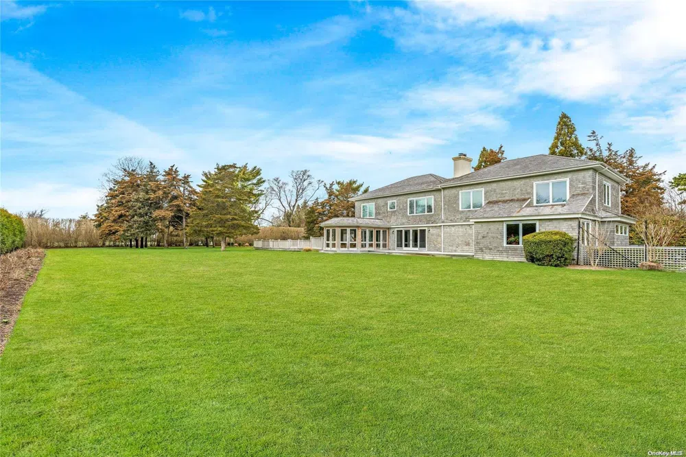 13 Quogo Neck Lane Quogue, NY 11959