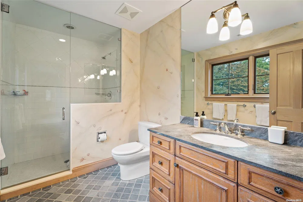 13 Quogo Neck Lane Quogue, NY 11959