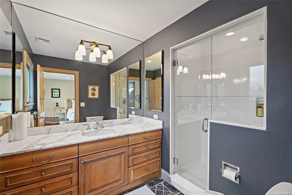 13 Quogo Neck Lane Quogue, NY 11959