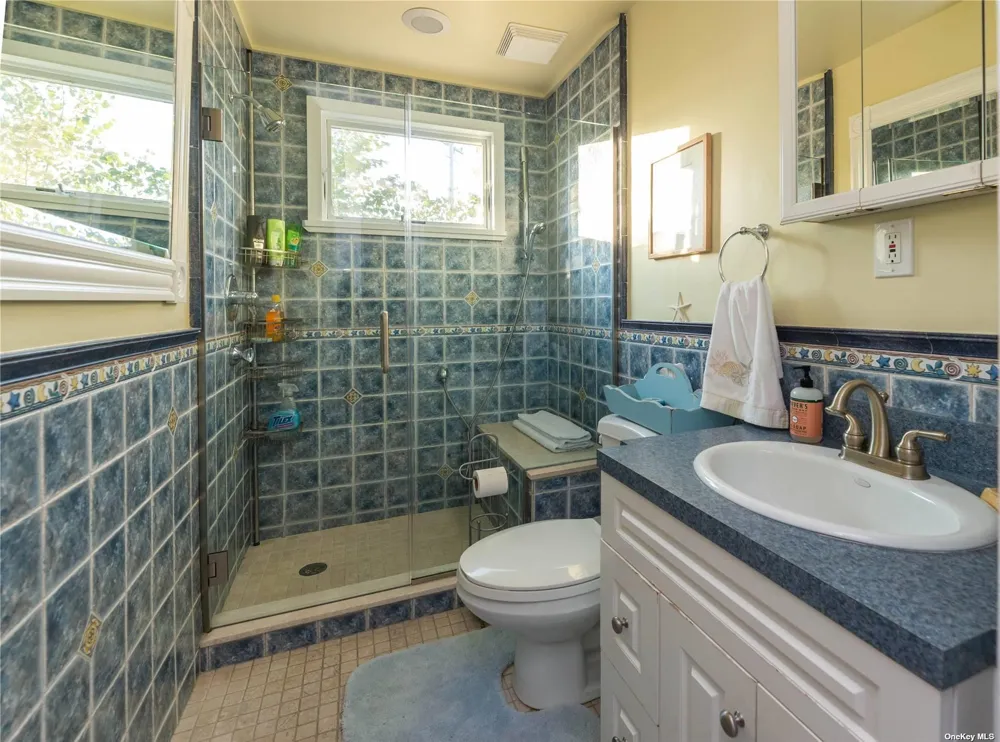 31 Homesite Seaview, NY 11770