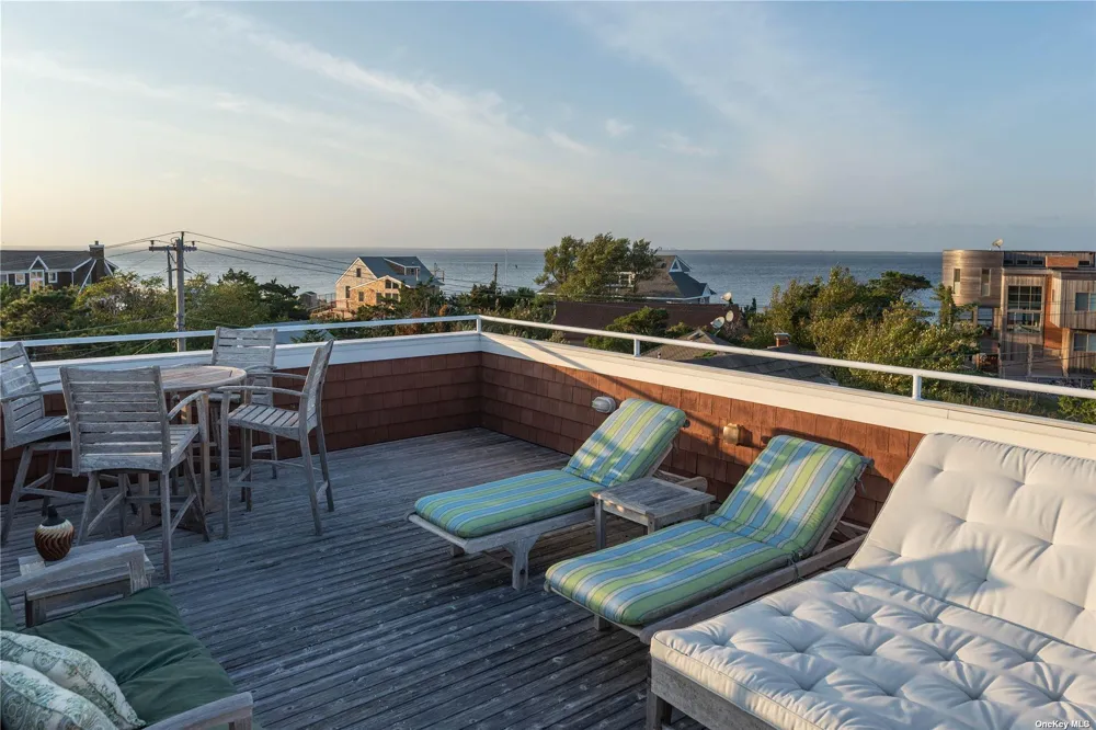31 Homesite Seaview, NY 11770