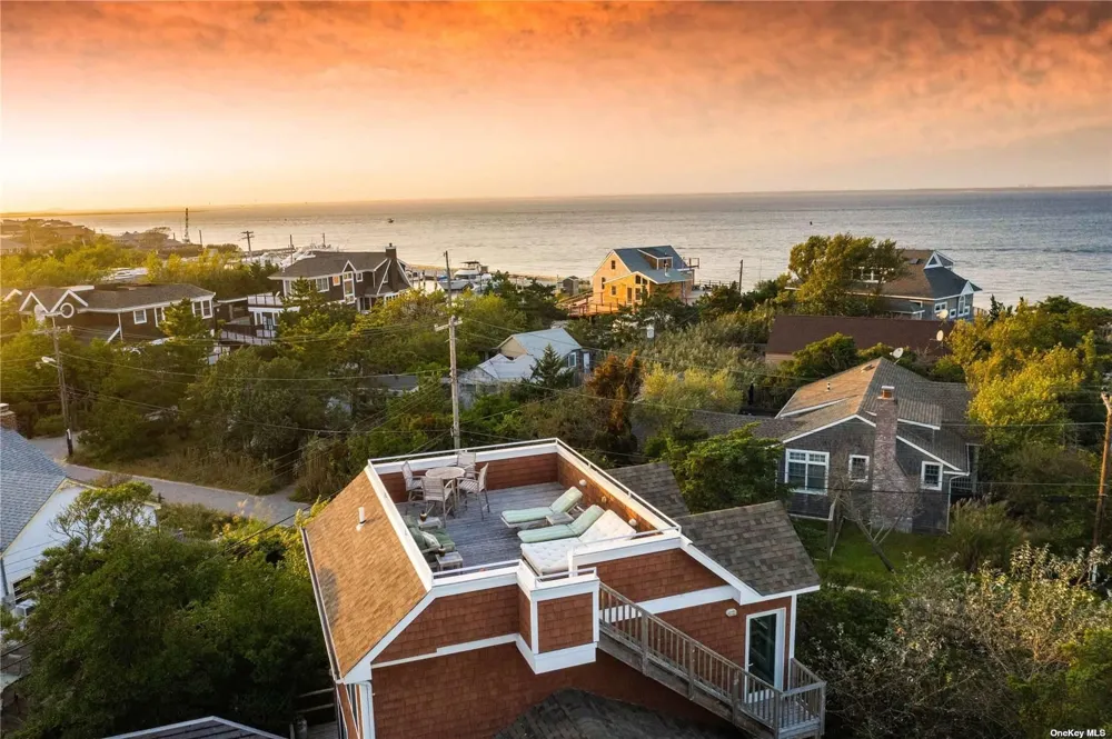 31 Homesite Seaview, NY 11770