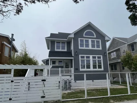 24 Bungalow Walk
