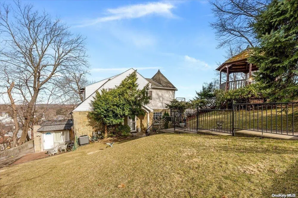 45 East Loop Road Staten Island, NY 10304