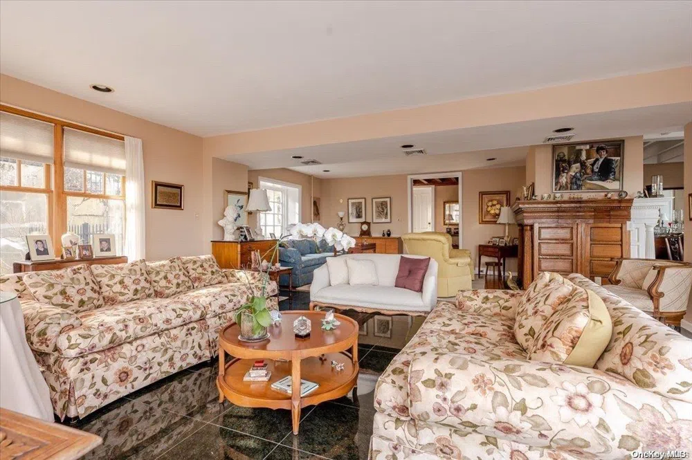 45 East Loop Road Staten Island, NY 10304