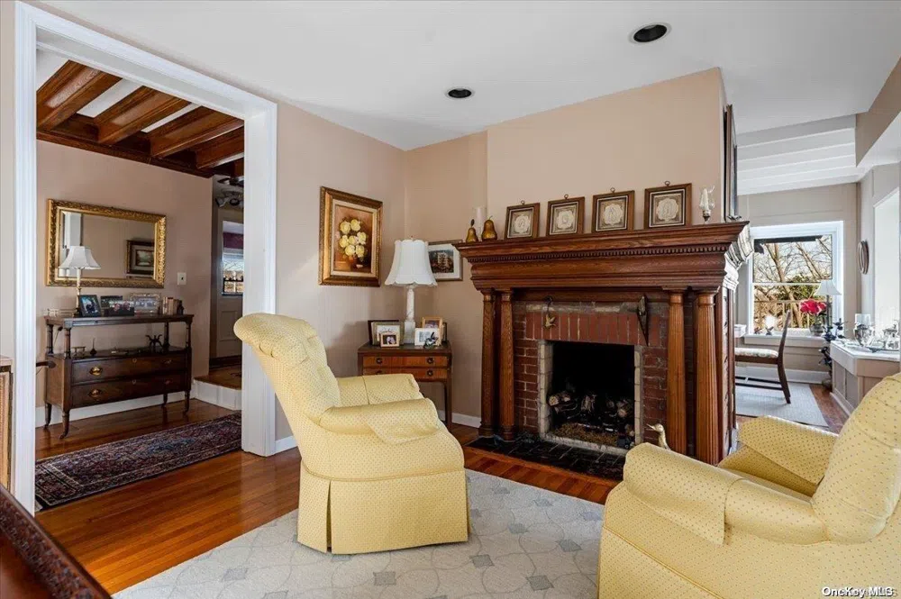 45 East Loop Road Staten Island, NY 10304