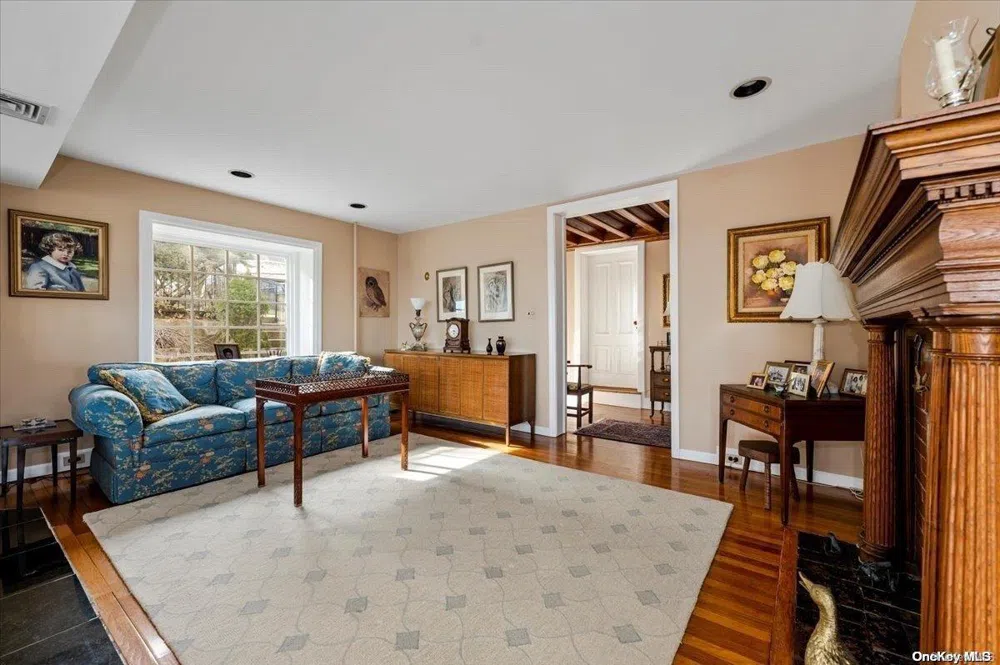 45 East Loop Road Staten Island, NY 10304