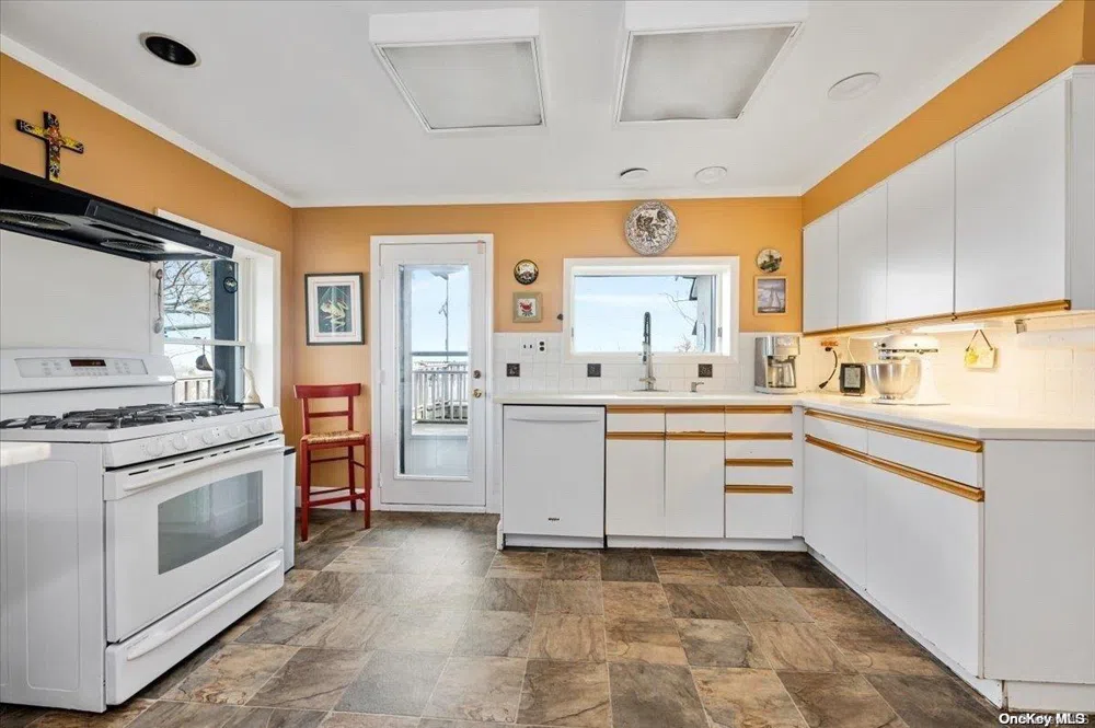 45 East Loop Road Staten Island, NY 10304