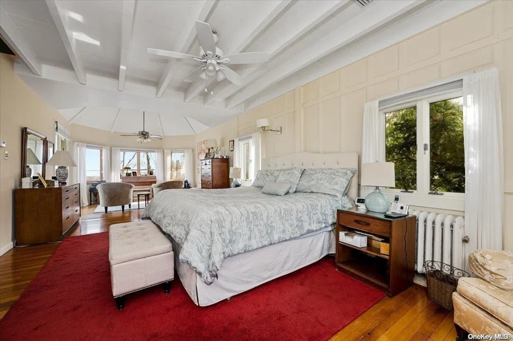 45 East Loop Road Staten Island, NY 10304