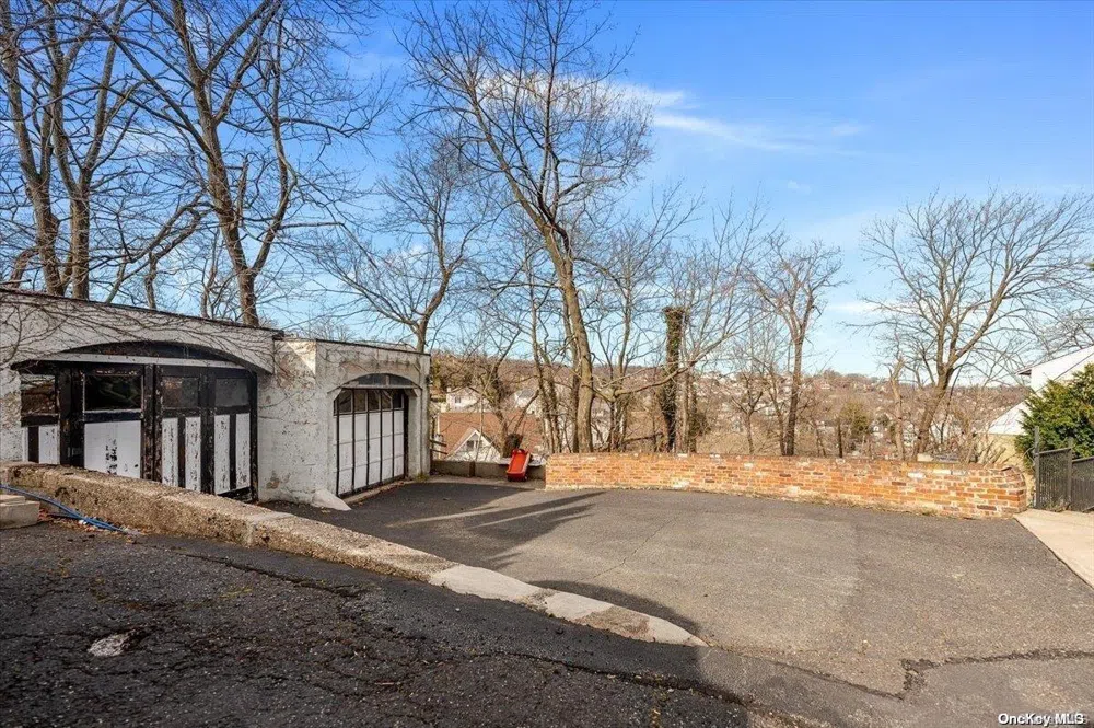 45 East Loop Road Staten Island, NY 10304