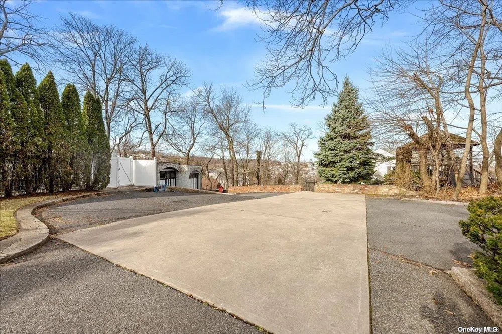 45 East Loop Road Staten Island, NY 10304