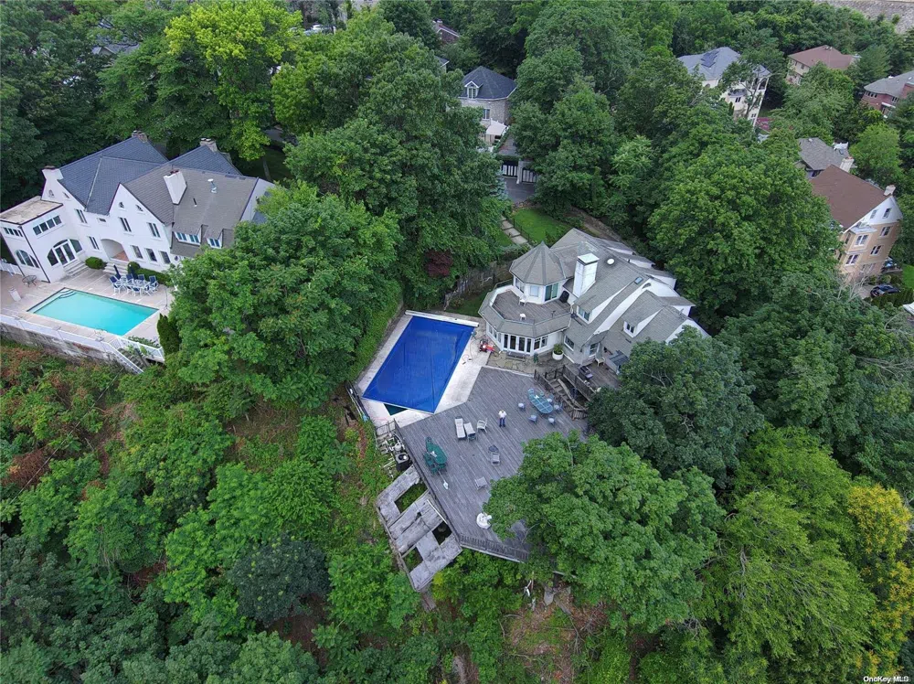 45 East Loop Road Staten Island, NY 10304
