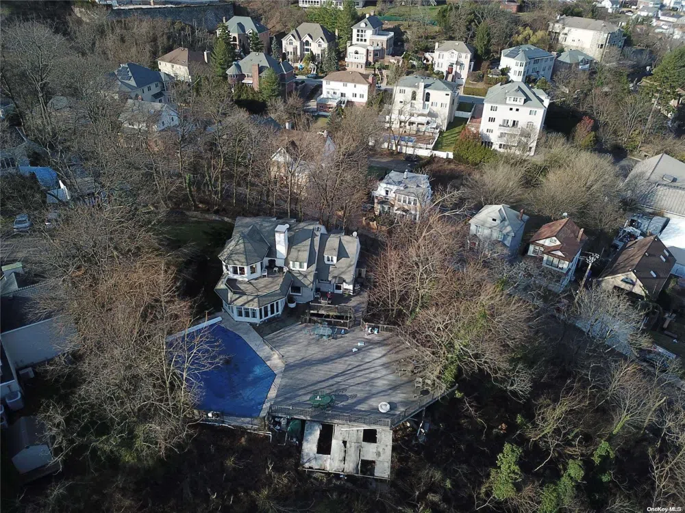 45 East Loop Road Staten Island, NY 10304