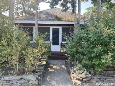 970 Surfview Walk