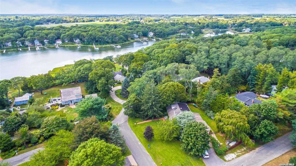 25 Moose Trail Cutchogue, NY 11935